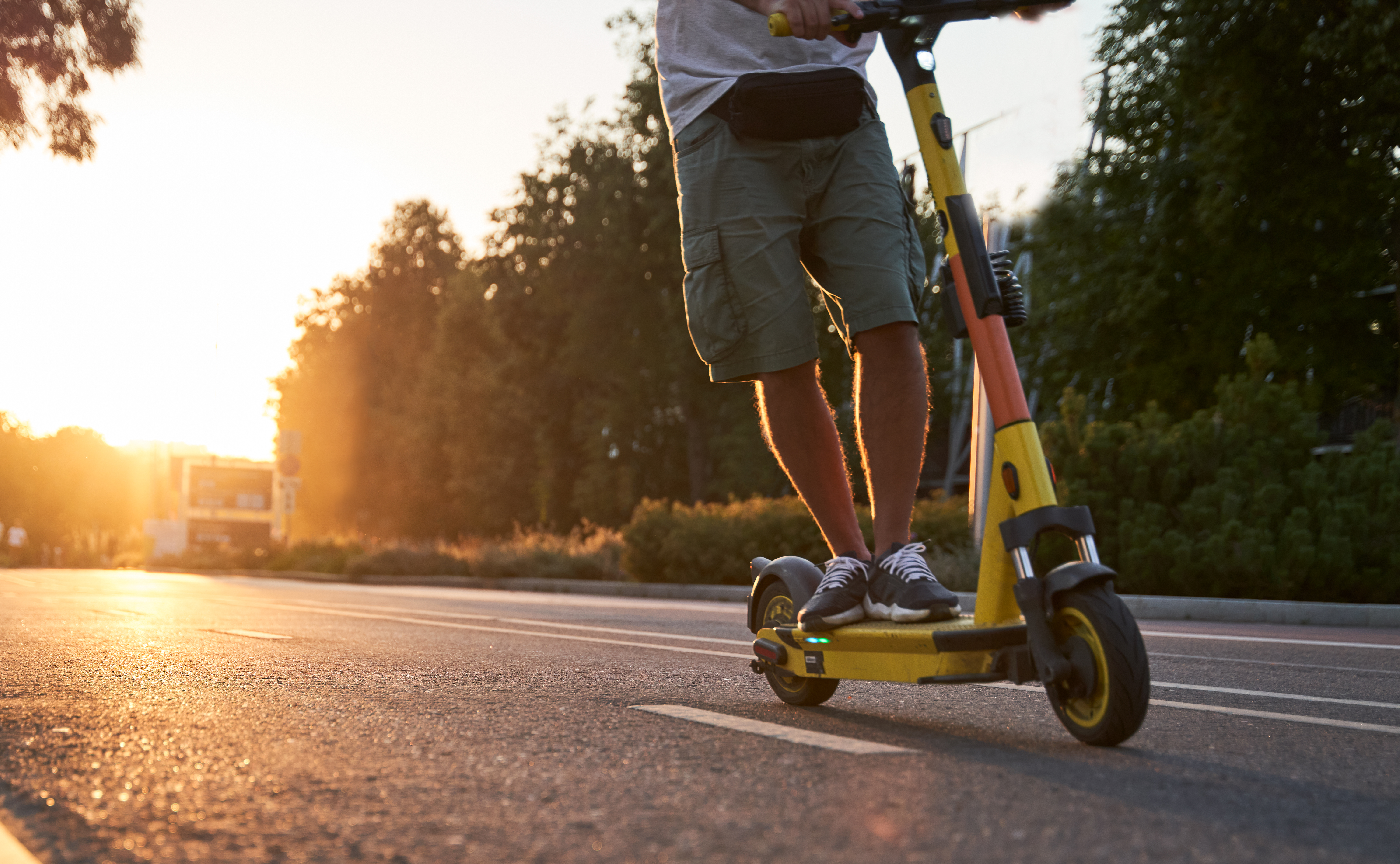 Pot trotinetele electrice să explodeze pe caniculă? Ce spun specialiștii: „Neglijența celor care le folosesc este îngrijorătoare”