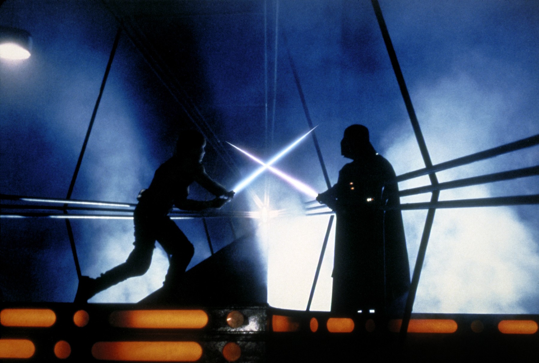 Sabia laser din „Star Wars” folosită de Darth Vader, expusă la Londra înaintea unei licitații. Suma pentru care ar putea fi vândută