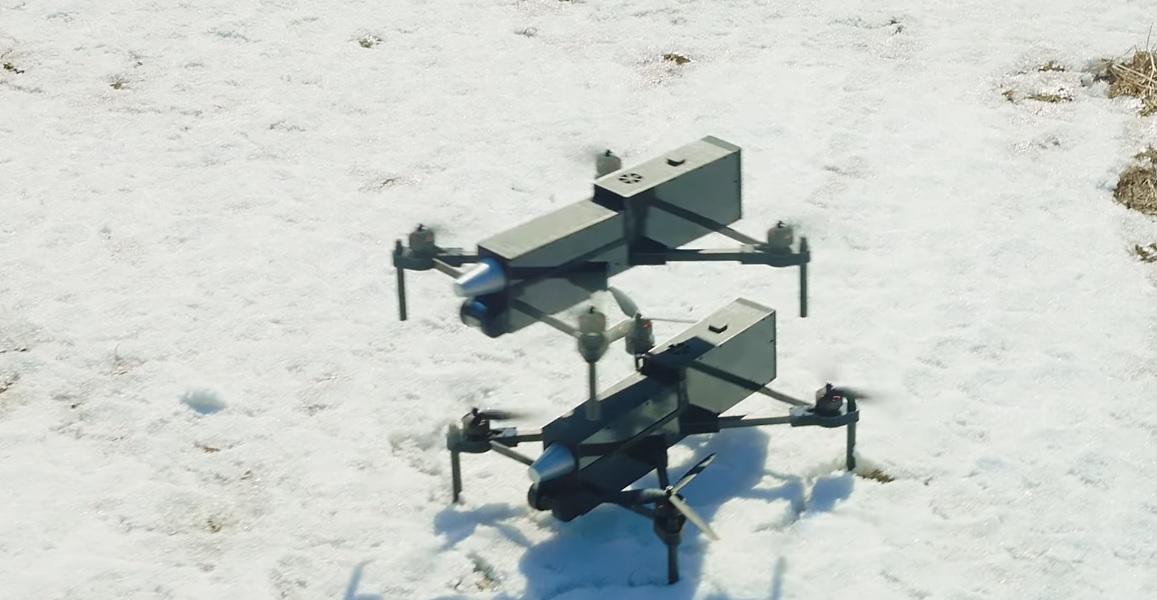 Dezvoltatorii sud-coreeni au creat drone cu inteligență artificială care permit unui singur pilot să comande simultan 100 de FPV-uri