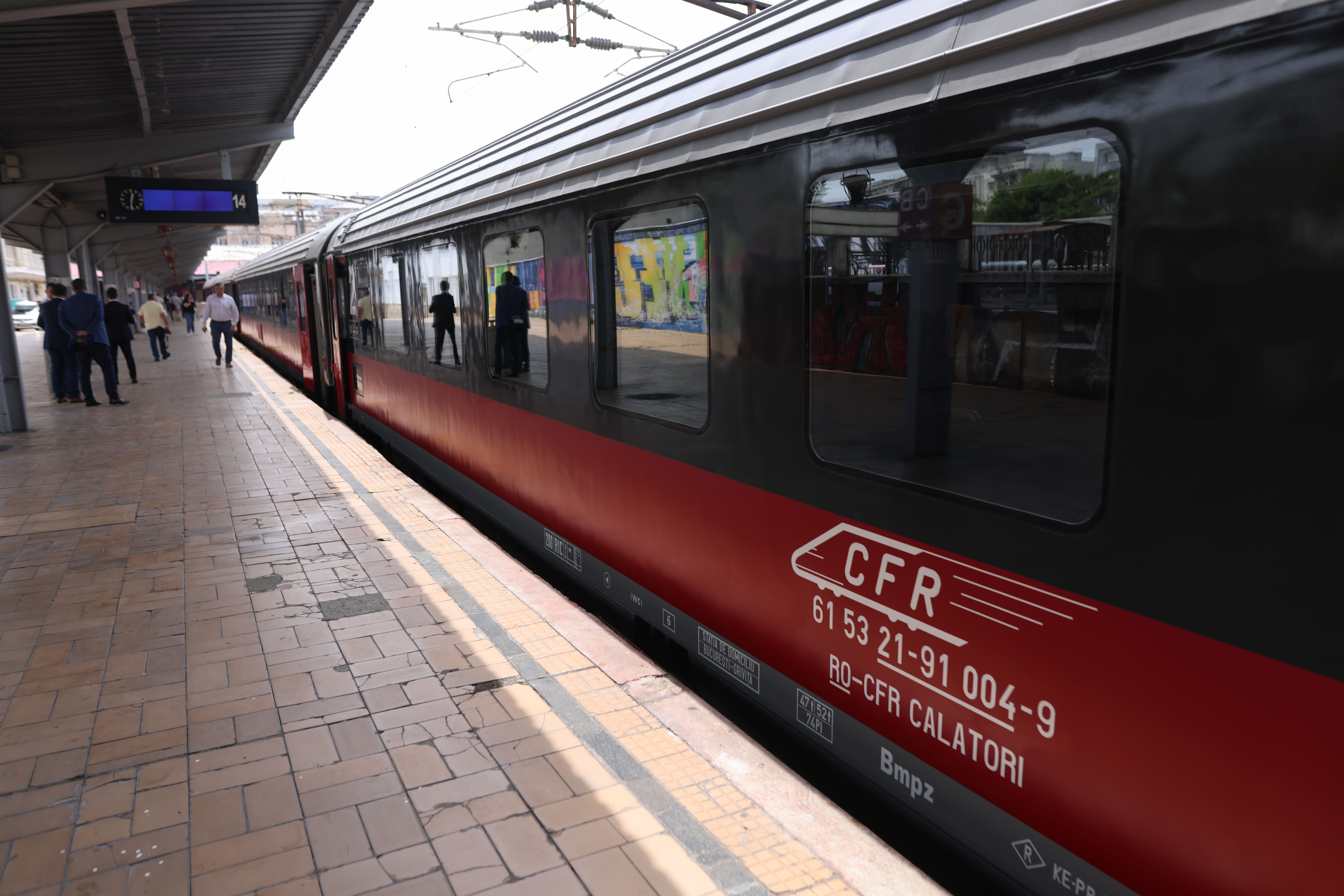 Mai puțin zgomot de tren, în două zone din București. CFR montează panouri antifonice, într-un proiect de aproape 11 milioane de lei