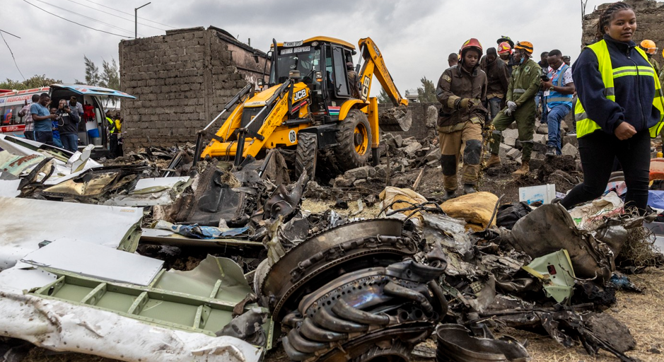 Cel puţin țase morţi după ce un avion s-a prăbuşit într-o zonă de case de la periferia orașului Nairobi, Kenya