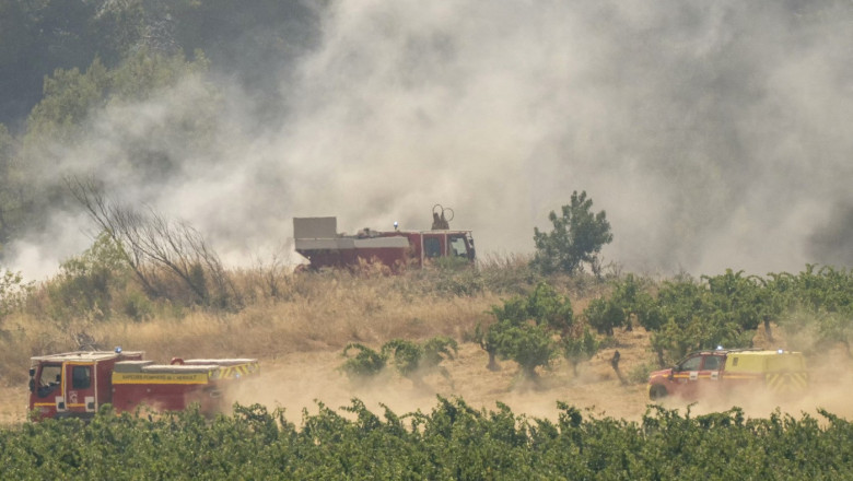 VIDEO&FOTO  Incendiul din sudul Franței a mistuit 16.000 de hectare. Un mort și 13 răniți, între care un pompier și o persoană sunt în stare gravă