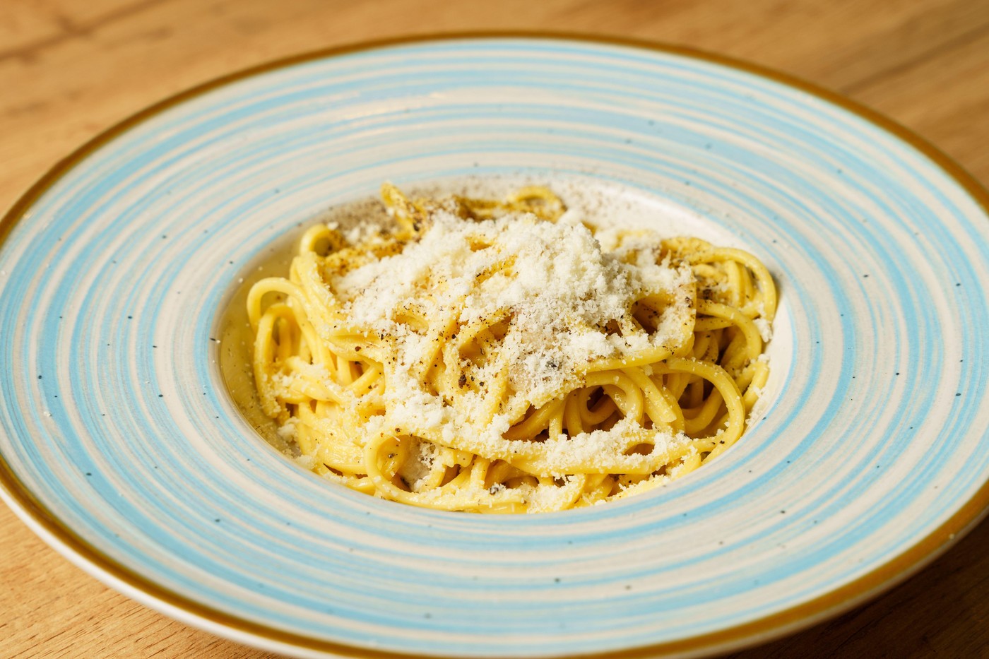 Furie în Italia după ce britanicii au „stricat” o celebră rețetă de paste: „Nu sunt patru ingrediente, ci trei”