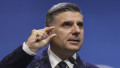 Alexandru Petrescu, președintele Autorității de Supraveghere Financiară, gesticuleaza