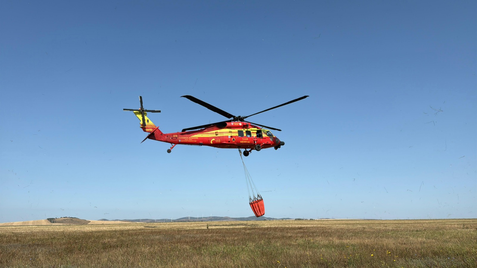 A cincea zi în care pompierii și 3 elicoptere intervin să stingă incendiul de vegetație din Tulcea. Focul s-a extins pe 10 hectare