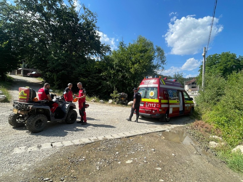 Fată mușcată de câini în zona montană din Brașov. Au intervenit salvamontiștii. Avertisment Salvamont: Atenţie la câinii de stână