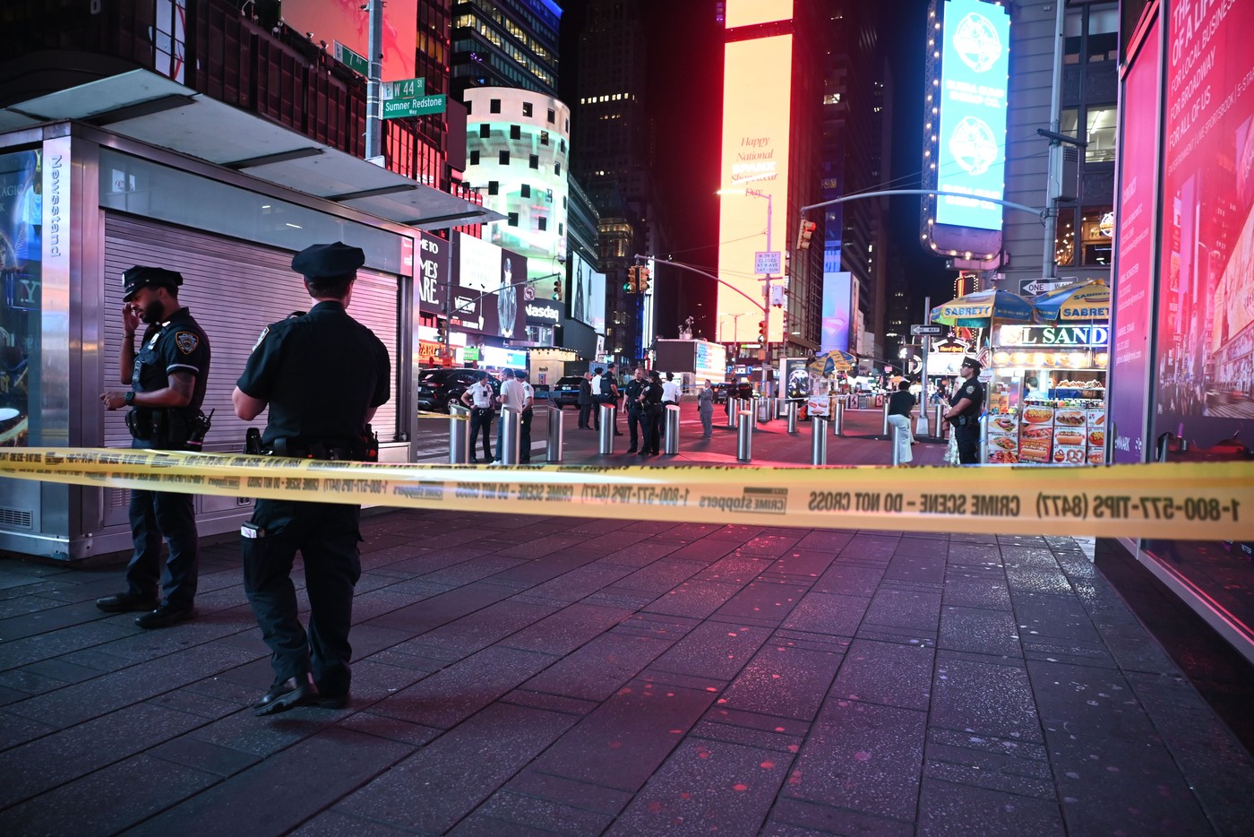 Un băiat de 17 ani a deschis focul în Time Square, din New York. Trei persoane au fost rănite