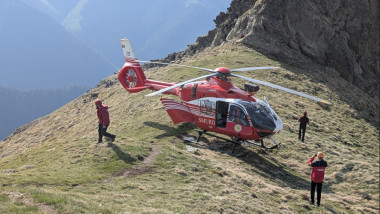 elicopter chemat pentru un barbat care a cazut in prapastie