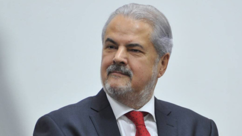 Adrian Năstase este supărat pe românii care n-au ținut doliu pentru Ion Iliescu și îi numește „progresiști”