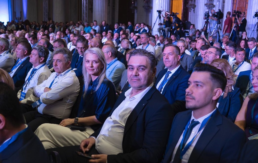 În timp ce guvernul promite decuplarea politicului de la companiile de stat, un șef din PNL tocmai ce a adunat a patra funcție în stat