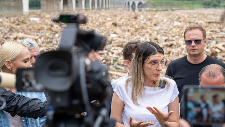 Peste 200 de persoane intervin la Borca și Fărcașa, după inundații. Diana Buzoianu: „La Neamț e o bombă cu ceas”