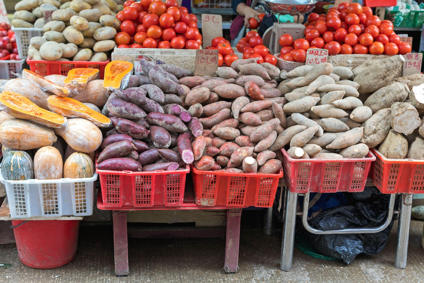 Cartofii și roșiile au un strămoș comun, iar asta poate ajuta la revoluționarea agriculturii: tomate la suprafață, tuberculi în pământ
