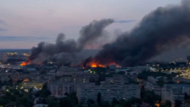 VIDEO: Horrified couple film city on fire after ‘one of largest strikes on Kyiv’