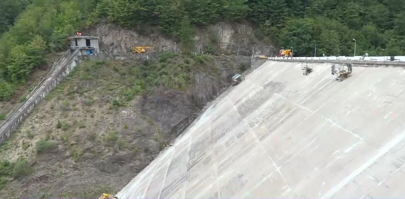 VIDEO Un nou punct de atracție în Munții Apuseni: Un baraj construit în anii '70 este reabilitat