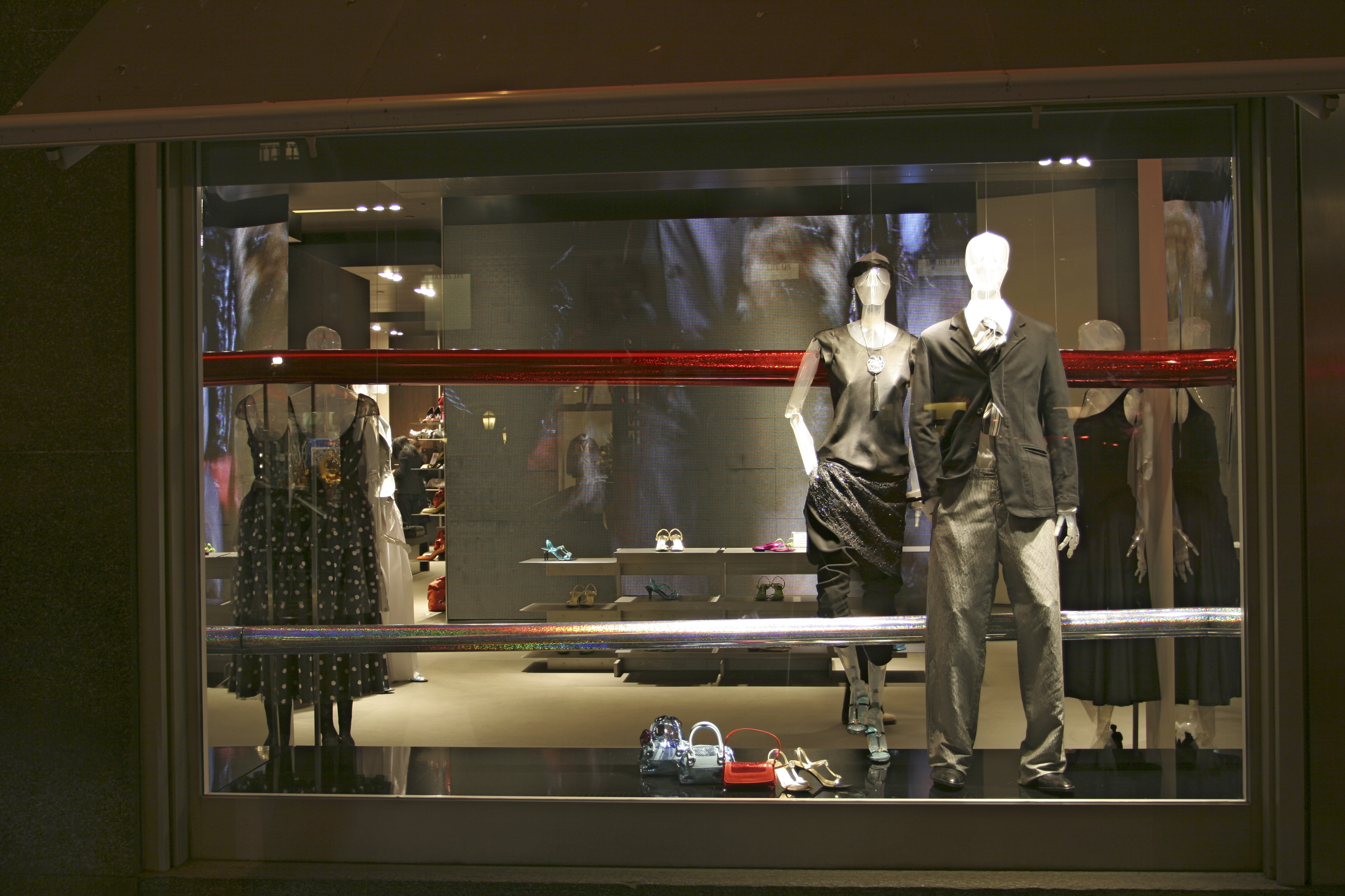 Brand de lux, amendat cu 3,5 milioane de euro. Muncitorii lucrau în condiții ilegale