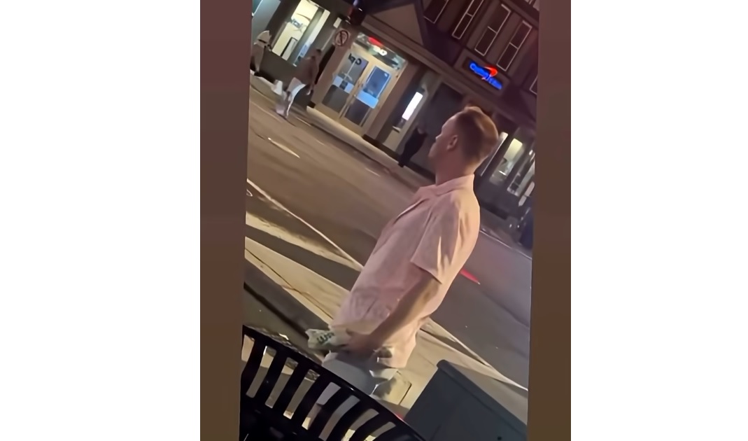 Ce pedeapsă poate lua un bărbat din Washington care a aruncat cu un sendviș într-un ofițer federal. Scena a devenit virală pe internet