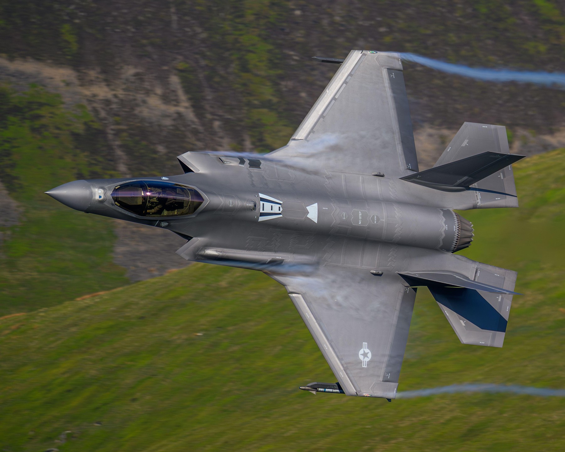Mai mulți aliați ai lui Donald Trump, enervați de noile tarife vamale, amenință că vor renunța la avioanele F-35. „Un mare gest obscen”