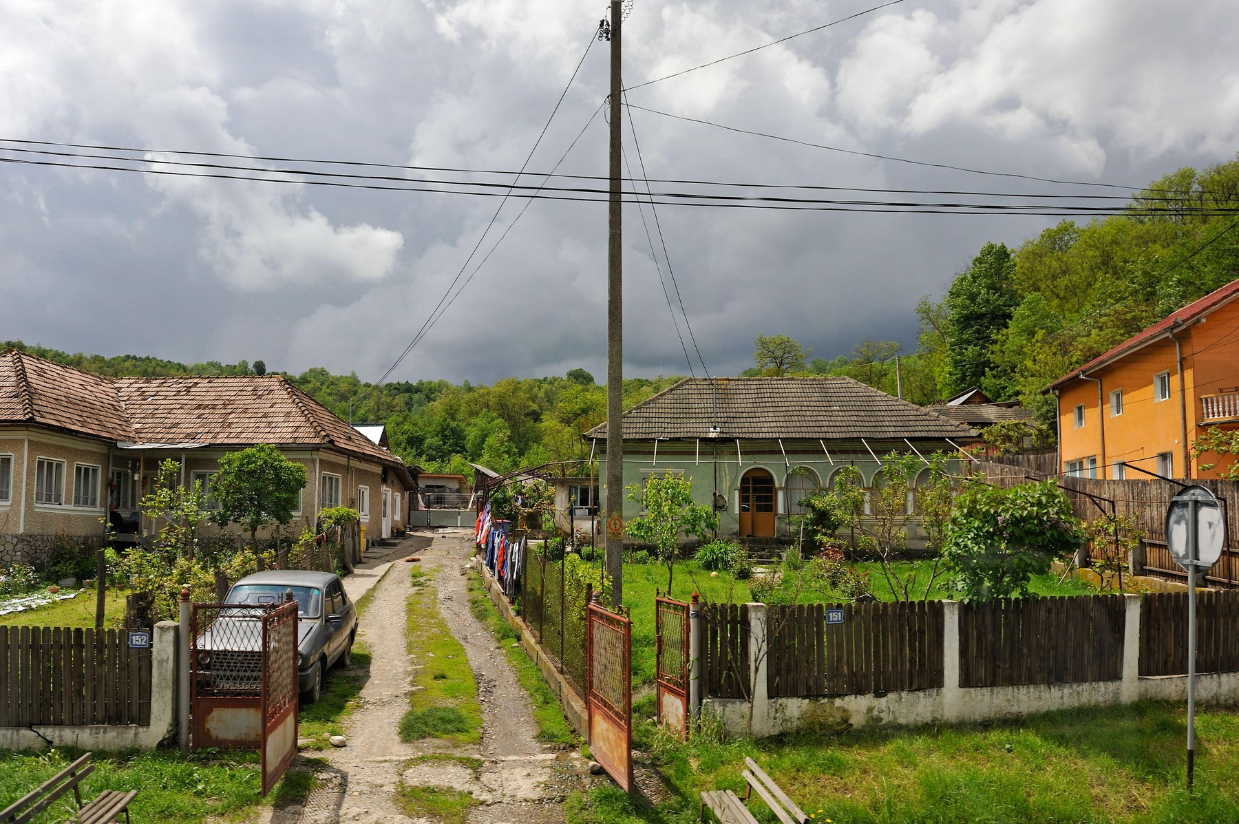 Amenzi de până la 100.000 de lei pentru cei care construiesc fără autorizație, în propria curte, garaje, șoproane sau alte anexe