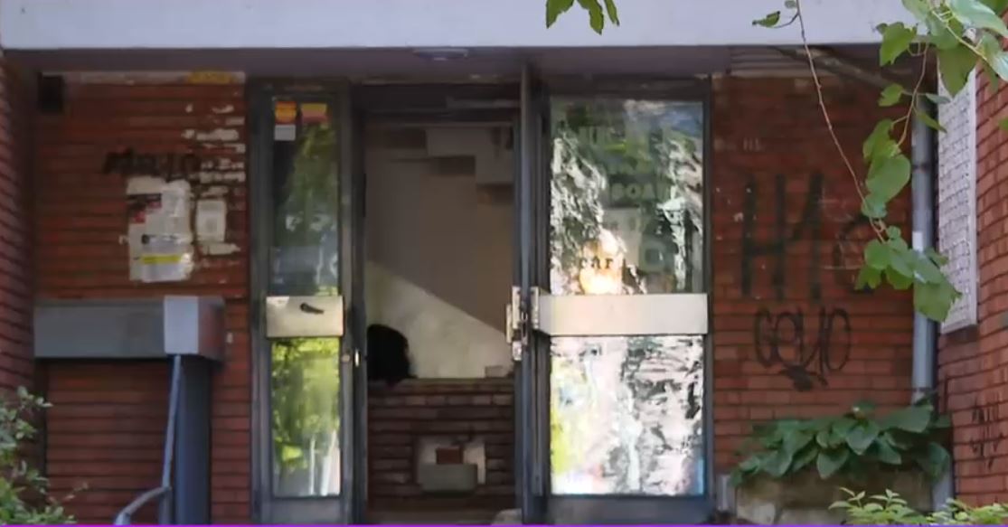 Moarte suspectă în București: Cadavrul unei femei, în stare avansată de degradare, a fost găsit într-un apartament din Sectorul 6