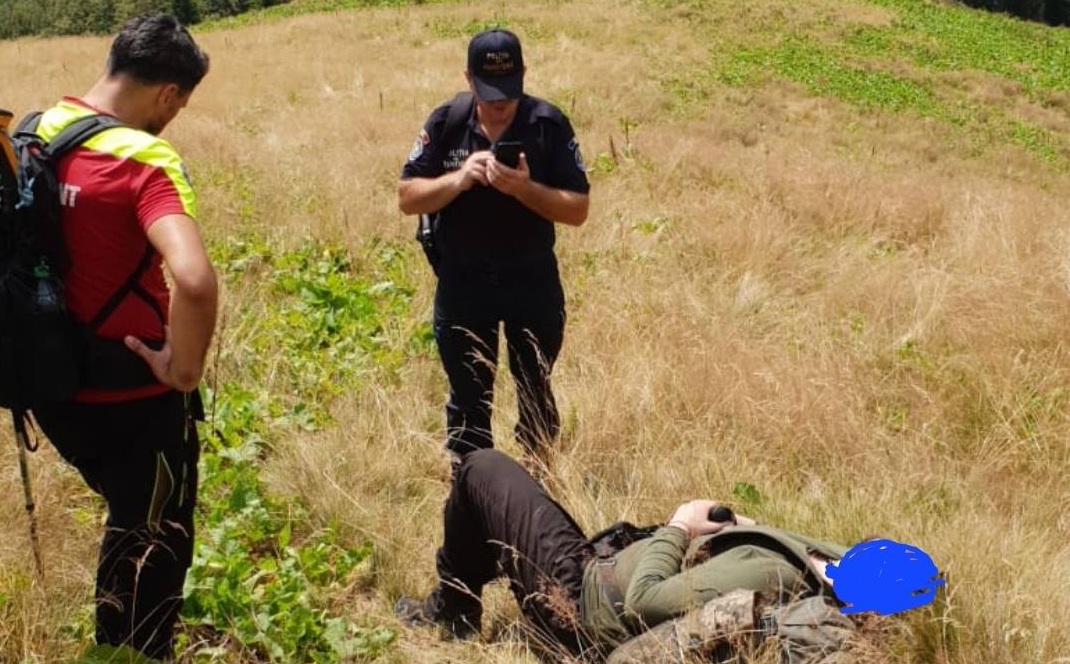 Operațiune a Salvamont Maramureş pentru salvarea unui tânăr ucrainean aflat de patru nopţi pe munte, deshidratat şi în hipotermie