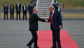 trump si putin dau mana pe covorul pe covorul riosu la aeroport