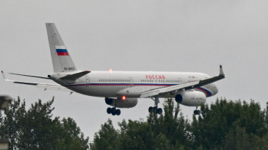 avionul lui putin aterizeaza