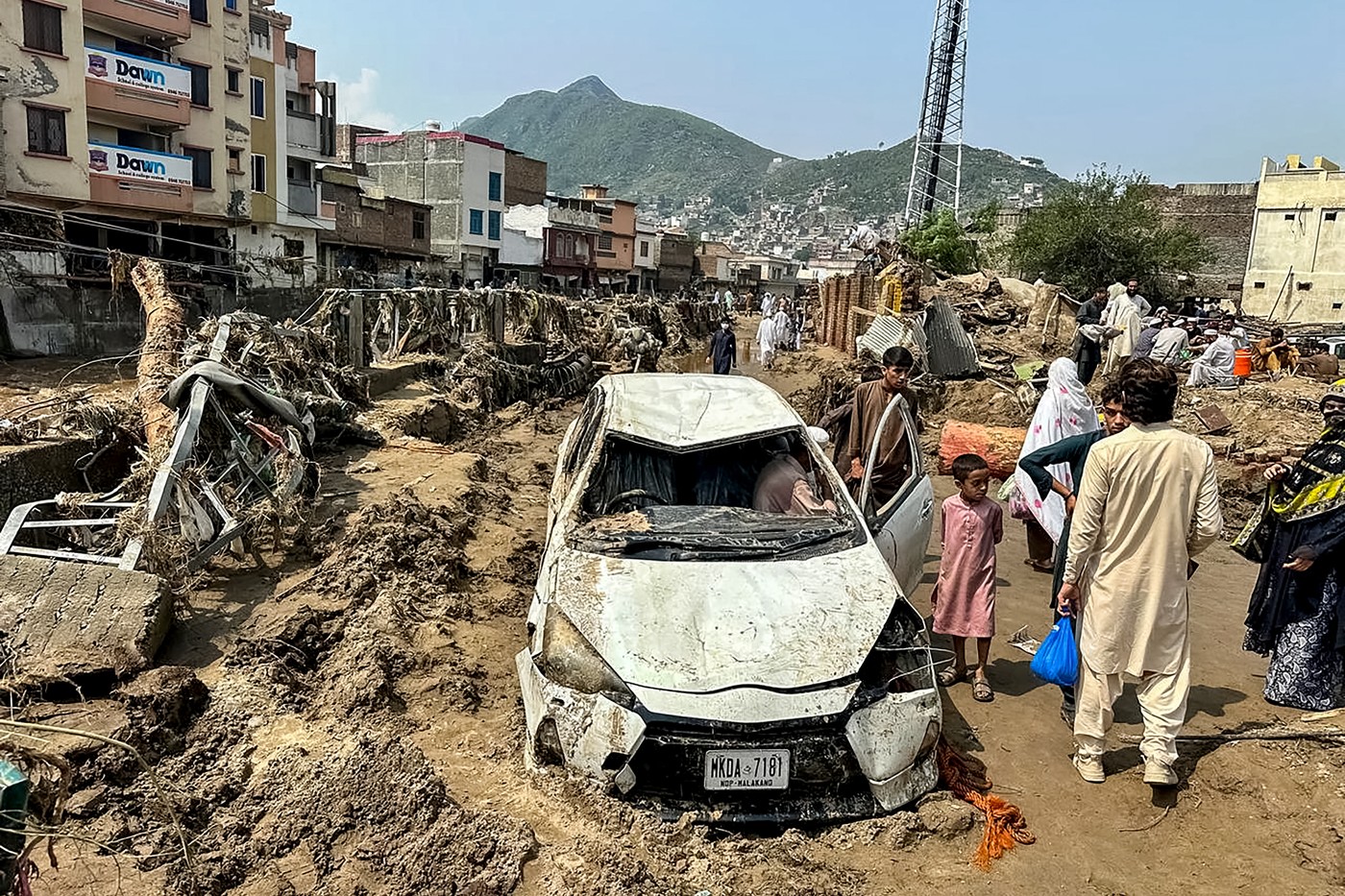 Inundații devastatoare în Pakistan: cel puțin 321 de persoane au murit în ultimele 48 de ore. A fost declarată stare de dezastru