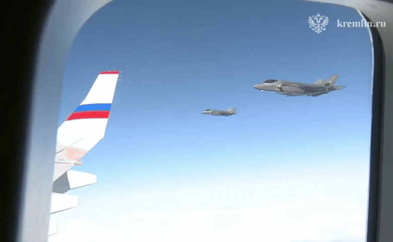 Kremlinul anunță că aeronava lui Putin a fost escortată de avioane americane F-35 „în drumul de întoarcere din Alaska spre Rusia”
