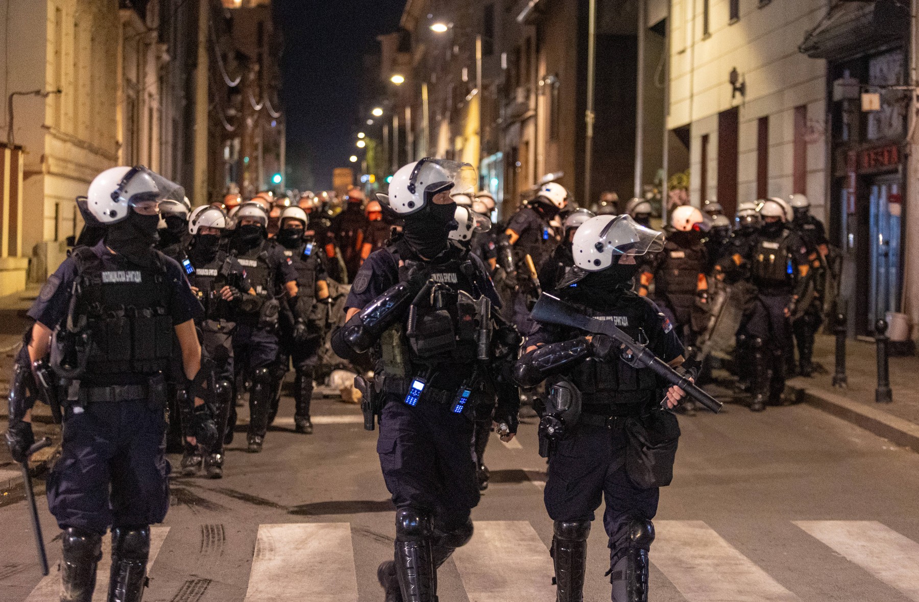 Violențe la protestele antiguvernamentale din Serbia. Poliția, acuzată de brutalitate împotriva manifestanților