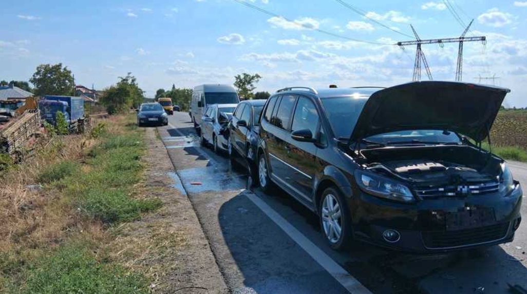 Accident grav cu șase mașini pe DN6, în Giurgiu. Patru persoane au fost transportate la spital