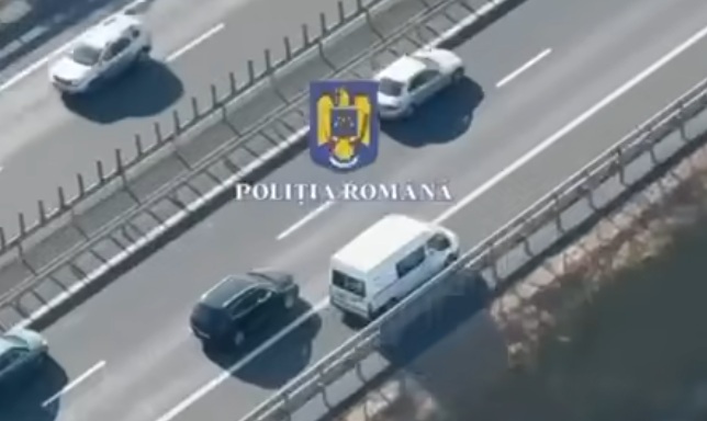 „Și uite așa o să te vadă toată lumea”. Ce a pățit șoferul unei dube, filmat din elicopter pe banda de urgență