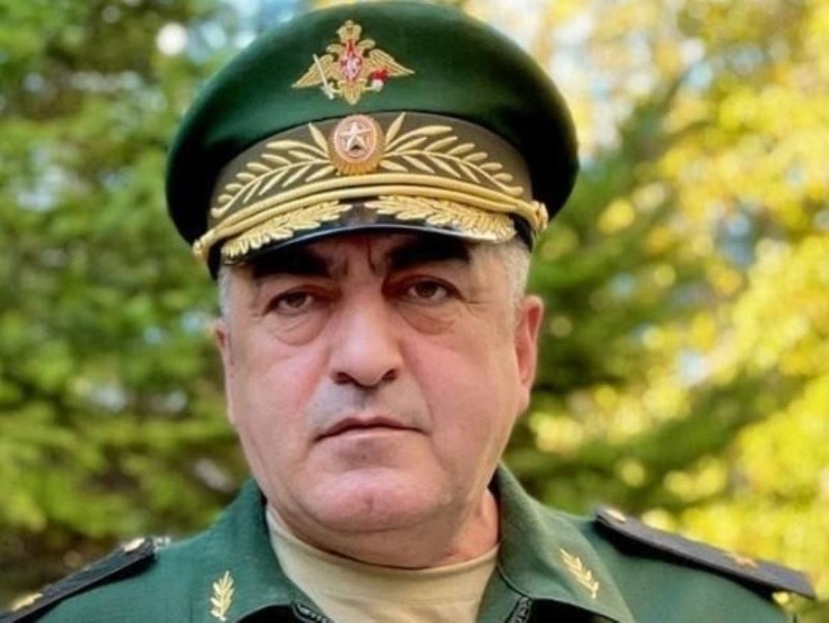 Momentul în care mașina generalului rus Esedulla Abacev a fost vizată de ucraineni în regiunea Kursk. Comandantul a fost grav rănit