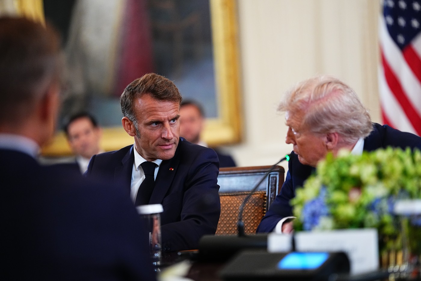 Trump îl ironizează pe Macron și anunță ce au discutat despre tarife: „Orice vrei tu, Donald. Doar să nu spui populației. Te implor”