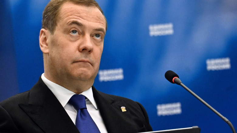 Mesajul ironic al lui Medvedev, după ce Trump i-a spus lui Zelenski că SUA vor ajuta la garantarea securității Ucrainei