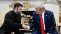 volodimir zelenski si donald trump dau noroc in biroul oval