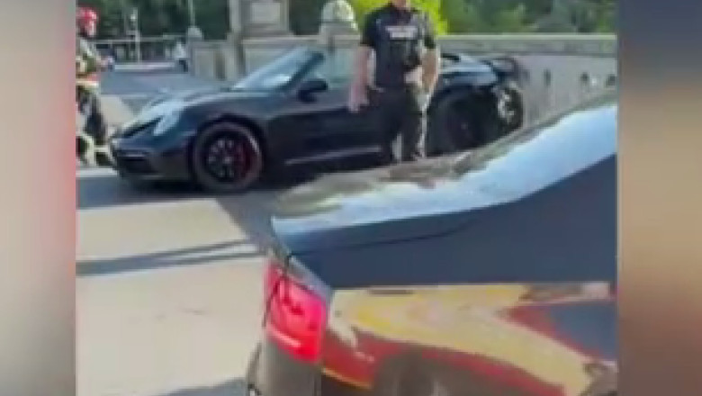 VIDEO  Accidentul de pe podul din Timișoara, produs intenționat, în urma unei răfuieli între clanuri. Unul dintre șoferi a fost reținut