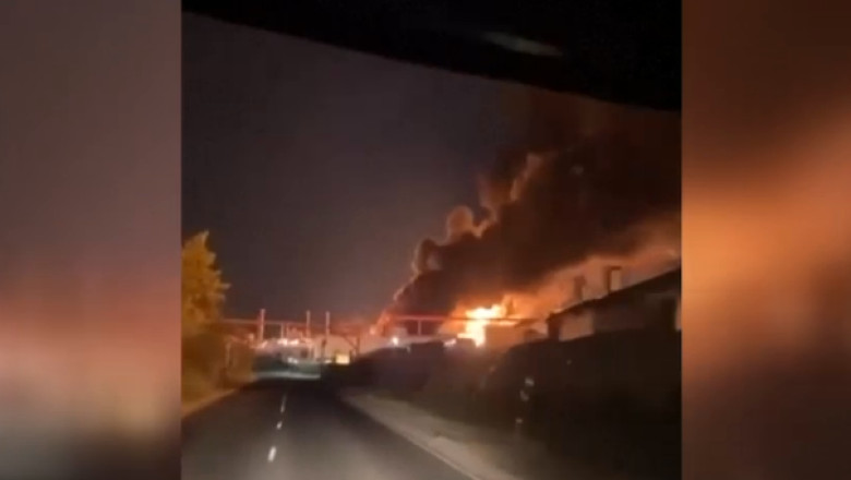 VIDEO  Incendiu la o rafinărie de petrol din orașul rusesc Saratov, după un atac cu drone lansat de ucraineni. Un om a murit