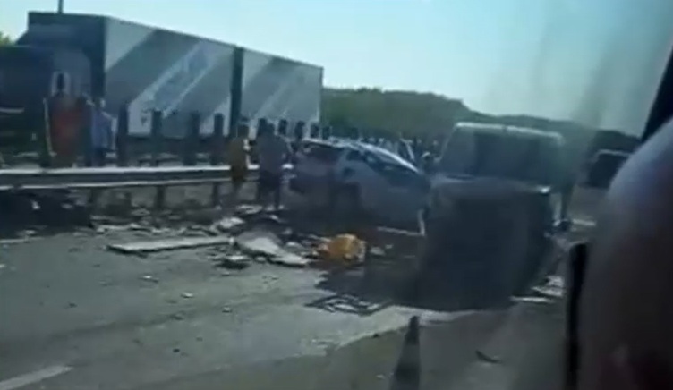 Carambol cu șapte mașini pe Autostrada Soarelui: două persoane rănite. Traficul spre Constanța este blocat