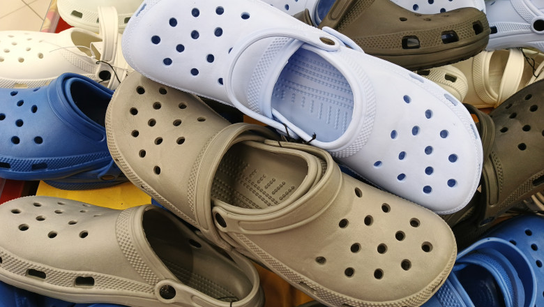 Nebunia Crocs se stinge: vânzările scad, iar adidașii revin în prim-plan