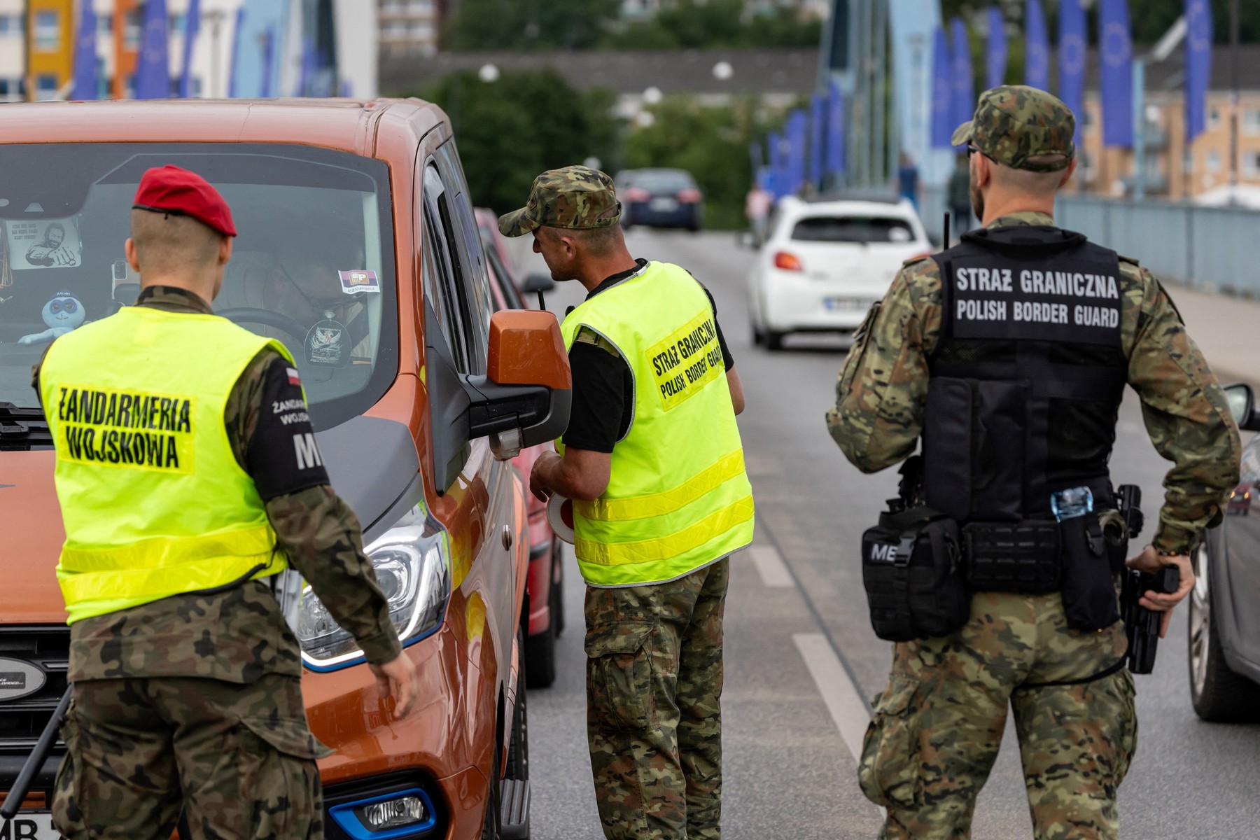 Germania cere înăsprirea regulilor de eliberare a vizelor Schengen pentru ruşi. Apel către Comisia Europeană