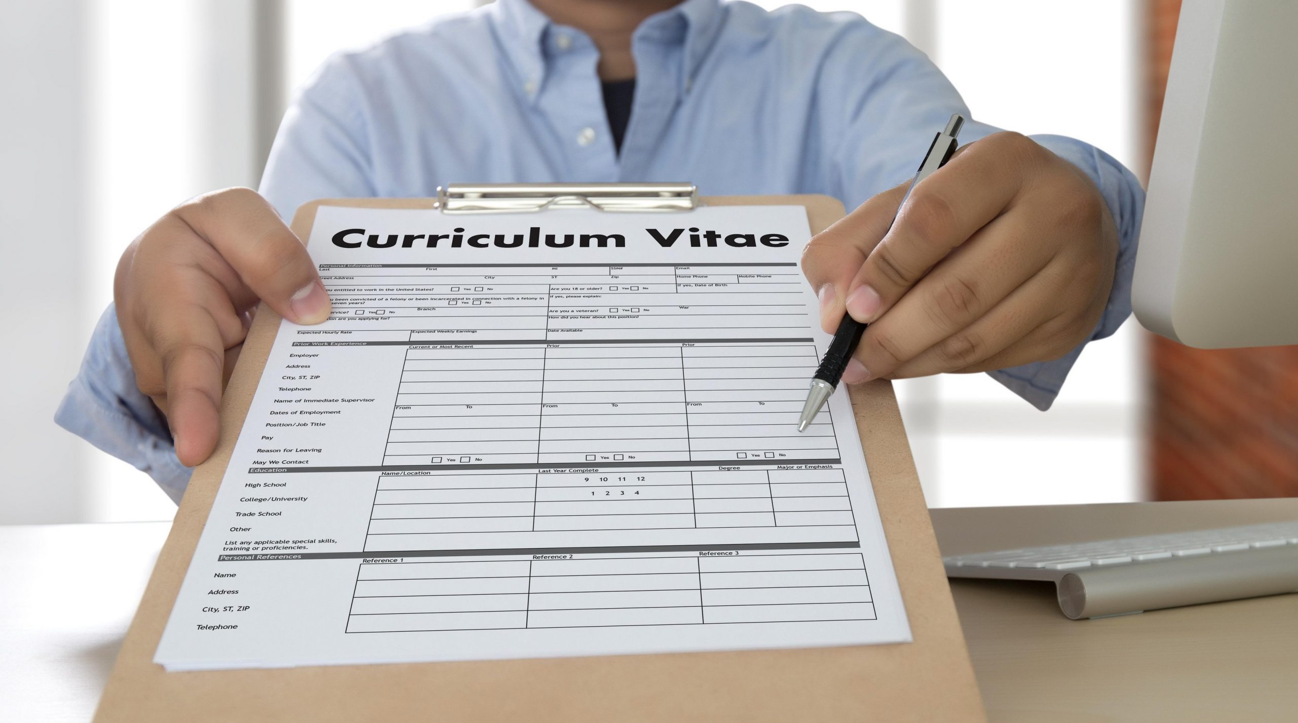 Politicienii și greșelile din CV. Cazuri celebre din politică care s-au finalizat cu demisii