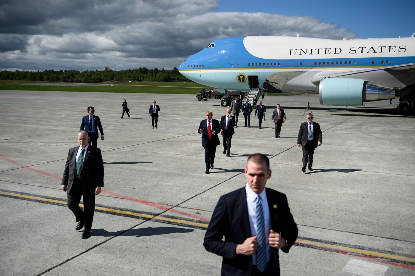 „Om pentru om, armă pentru armă”. Culisele uriașei operațiuni de pregătire a întâlnirii dintre Putin și Trump în Alaska