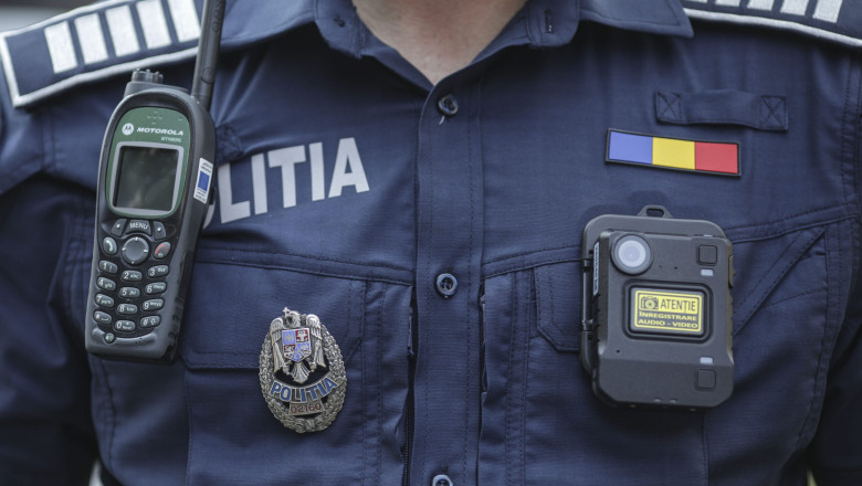 polițist și uniforma de polițist