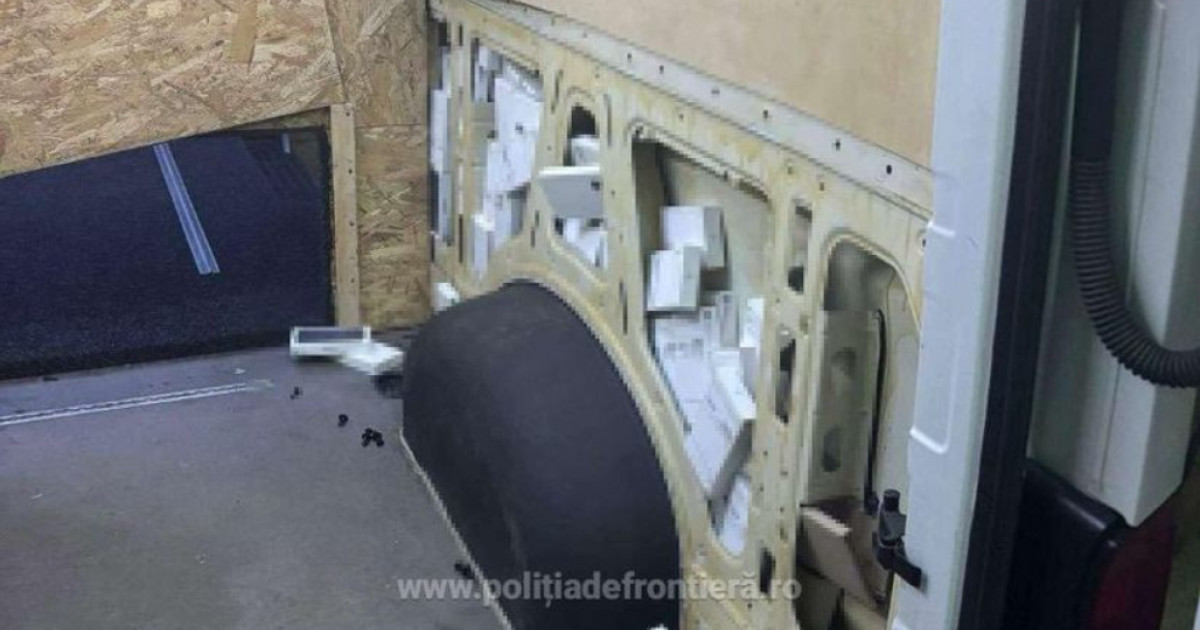 Poliția a descoperit 200 de telefoane ascunse în autobuzul ucrainean