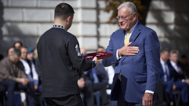 President Volodymyr Zelenskyy, left, presents the Orders of Merit, 1st Class to U.S Ret. Gen. Keith Kellogg, right, during ceremonies marking Ukrainian Independence Day at Sophia Square