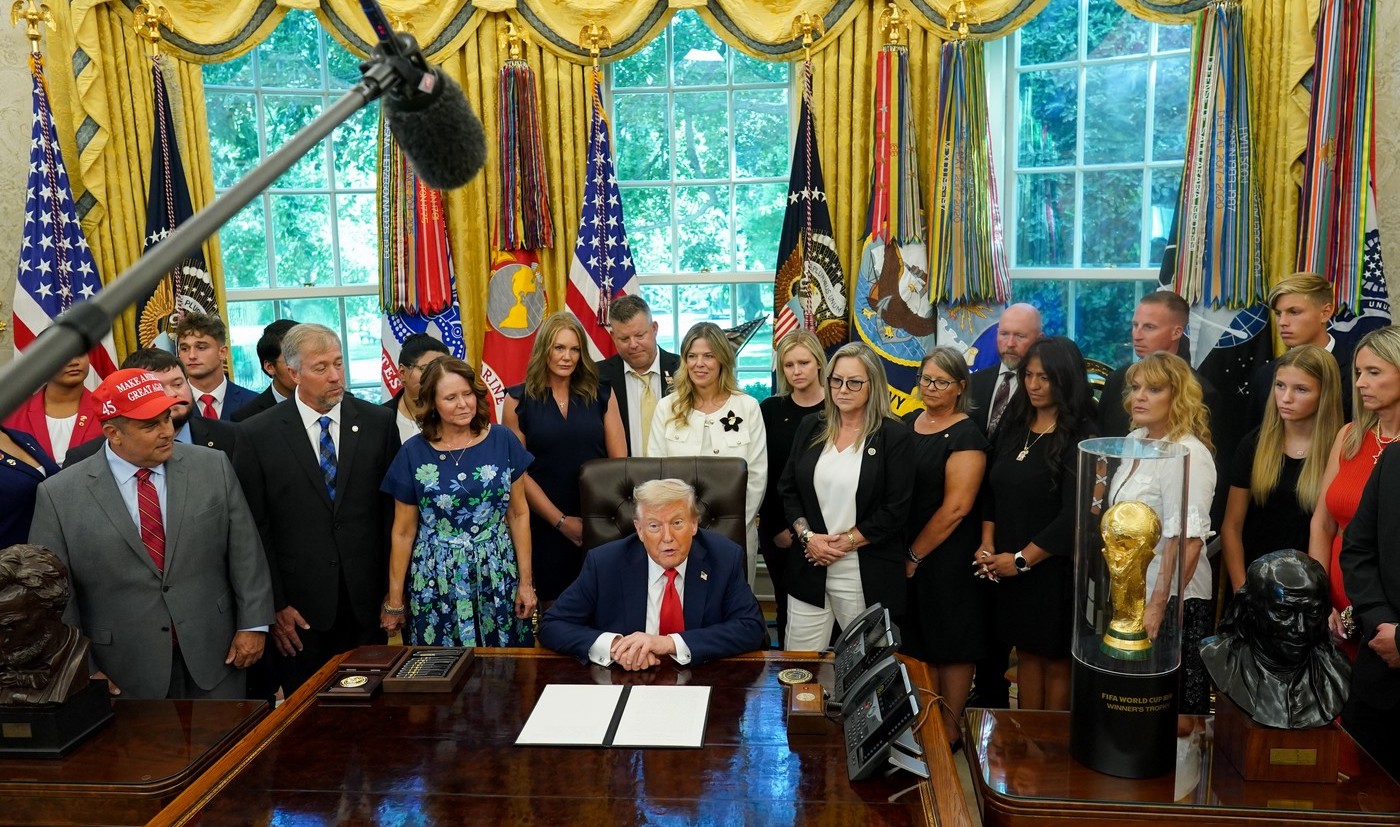 Trump crede că mulţi americani ar dori un dictator. „Nu sunt dictator. Sunt un om cu mult bun simţ şi inteligent”