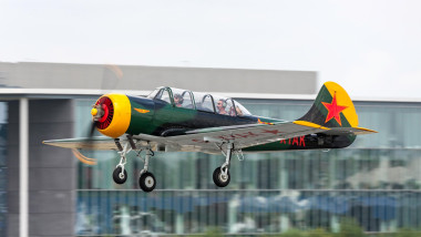 Avion Iak-52