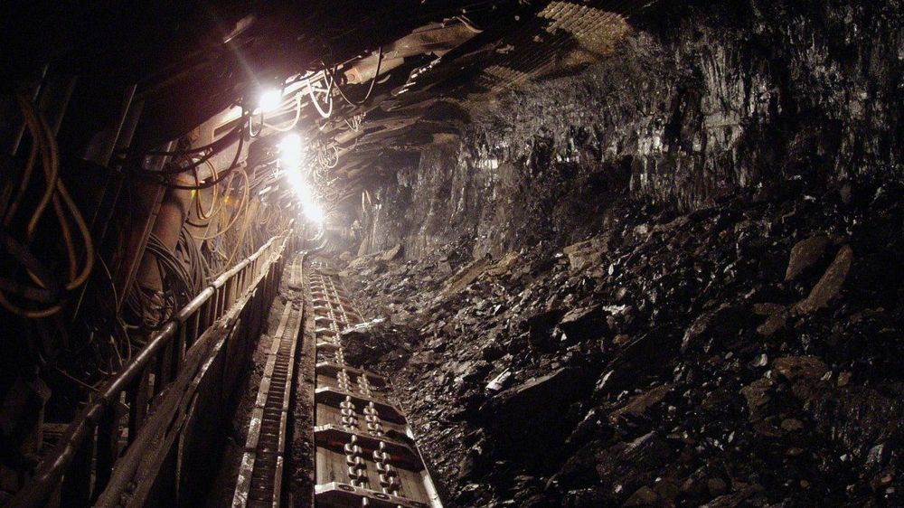 Aproape 150 de mineri au rămas blocați în subteran în estul Ucrainei, după un bombardament rusesc