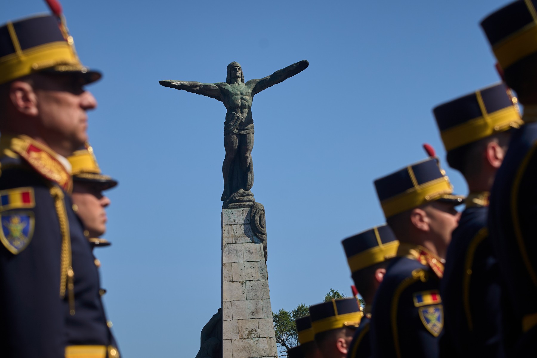 Cât va trebui să aloce România pentru apărare, conform angajamentelor NATO. Cât de mare este presiunea asupra bugetului