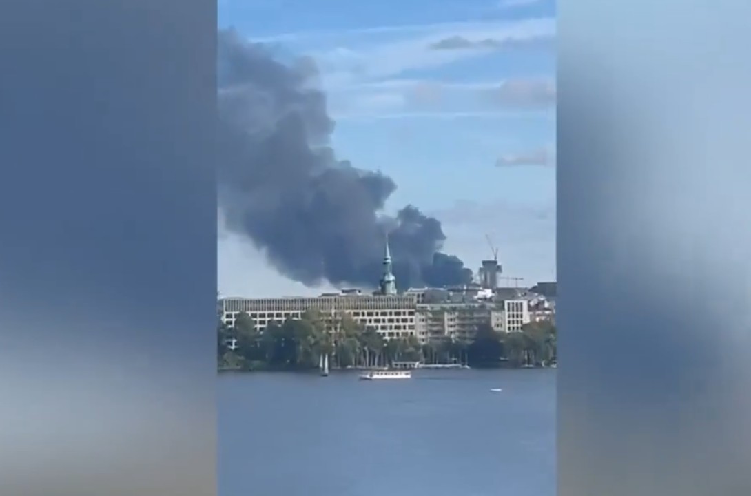 Incendiu uriaș în portul Hamburg. Zeci de pompieri au fost mobilizați pentru a lupta cu flăcările